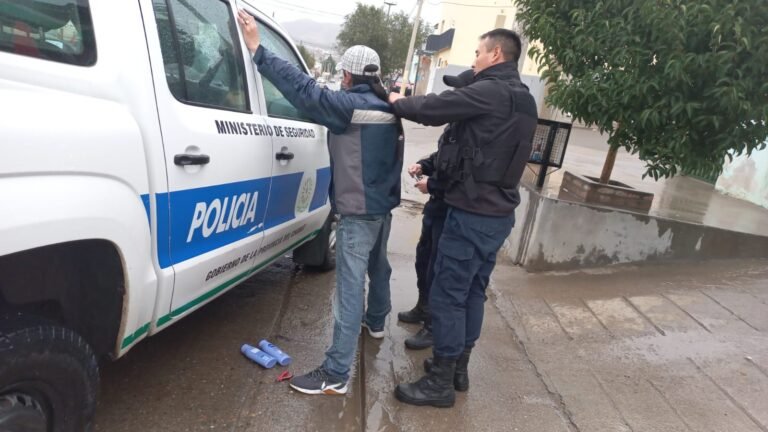 Terminó preso por llevar sin pagar dos cremas y un pack de afeitadoras