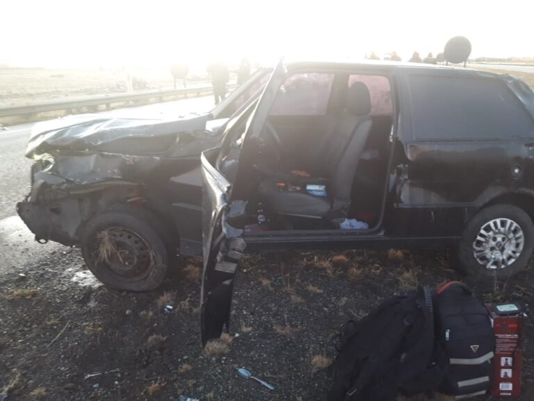 Perdió el control del auto tras esquivar un charco de agua y murió