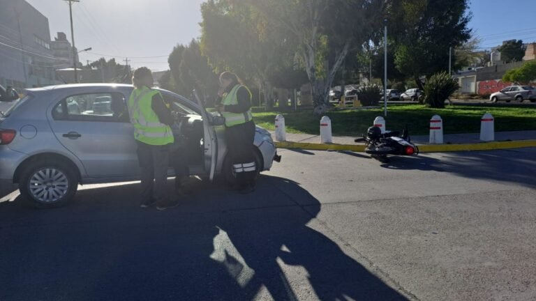 Menores atropellaron a una compañera de la escuela y al escapar chocaron con un auto