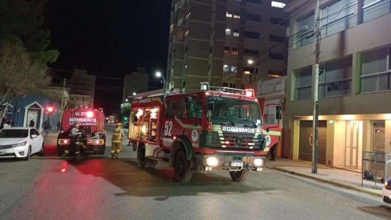 Dejó una cubierta cerca de la parrilla y provocó un incendio