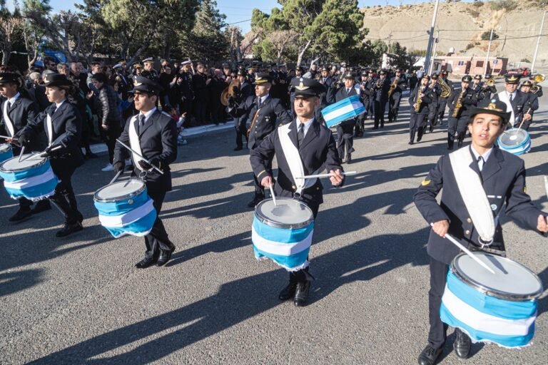 El Municipio festejó el 213° aniversario de la Revolución de la Patria y los 80 años del barrio 25 de mayo