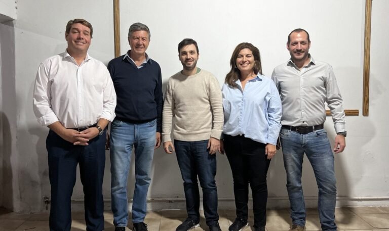 “Juntos por el Cambio presentó su lista de candidatos encabezada por Torres y Menna junto a la UCR, el PRO, PACH y extrapartidarios”