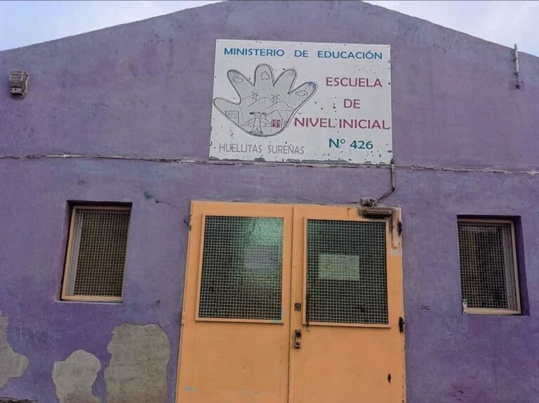 Terror en un jardín: hubo un tiroteo y los alumnos terminaron debajo de los pupitres