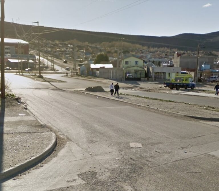 Se ofreció a ayudar a una mujer que tenía problemas con su moto y se la terminó robando