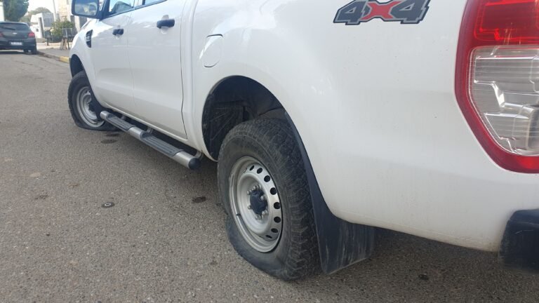 Vandalizaron tres vehículos en el barrio Pueyrredón