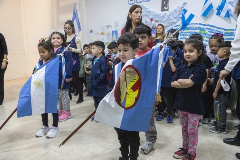 La Escuela Municipal celebró el acto por el Día de la Bandera
