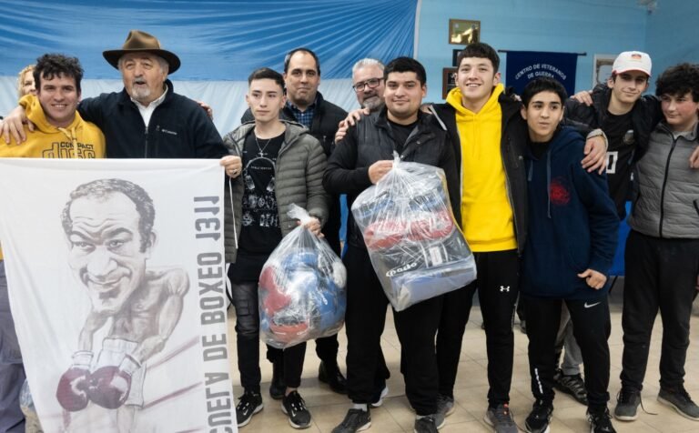Entregaron equipamiento a más de 15 escuelas de boxeo