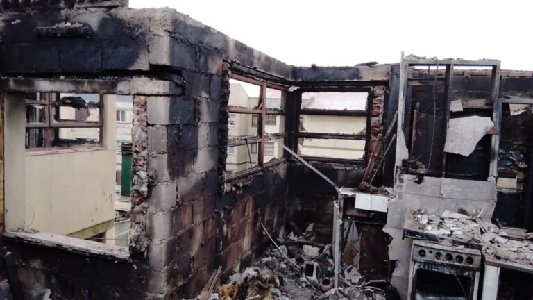 Dantesco incendio en un departamento: evacuaron a 30 familias