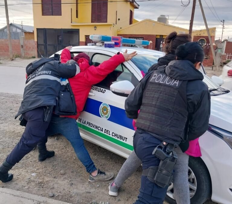 Detenidos por robar perfumes