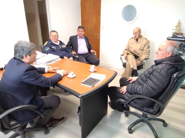Reunión sobre seguridad y desarrollo portuario