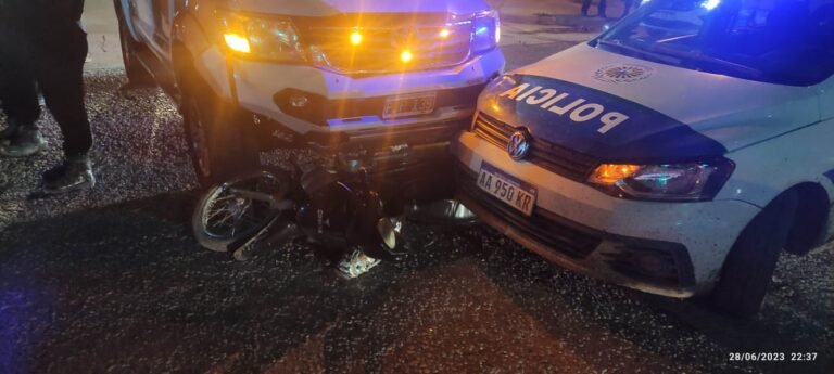 Acompañaban el trasladado de un menor con un paro cardíaco y los chocó una camioneta