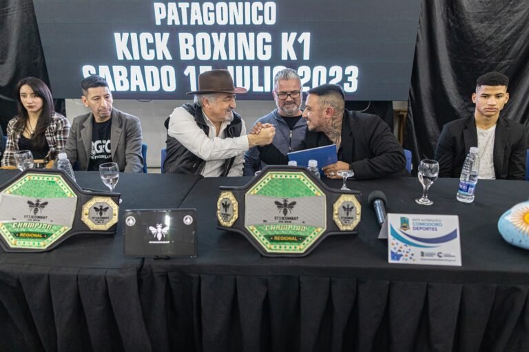 Firma de convenio por aportes económicos y anunció de velada histórica de kick boxing