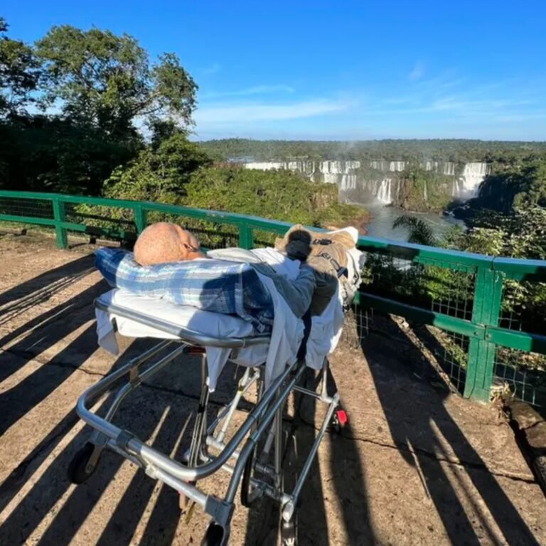 Médicos llevaron a un paciente con cáncer a las Cataratas del Iguazú para que pueda cumplir su sueño