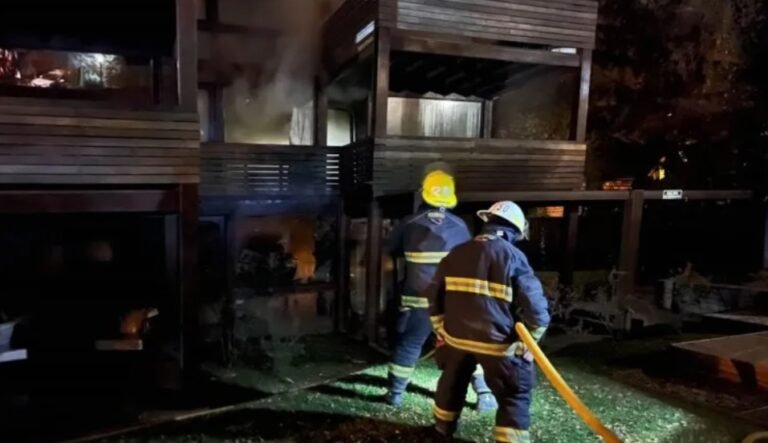 San Martín de los Andes: evacuaron turistas por un incendio