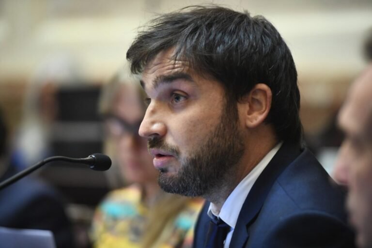 Torres: “Celebro no tener la experiencia de fundir una de las provincias más ricas de Argentina”