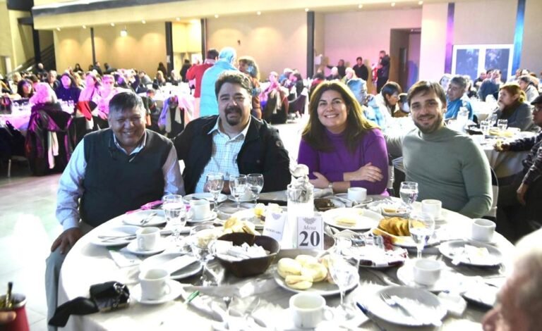 Nacho Torres y Ana Clara Romero se reunieron con más de 600 jubilados petroleros en Comodoro
