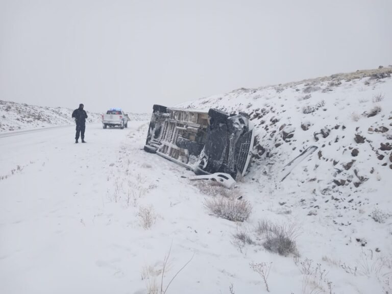 Despiste y vuelco producto de la nieve