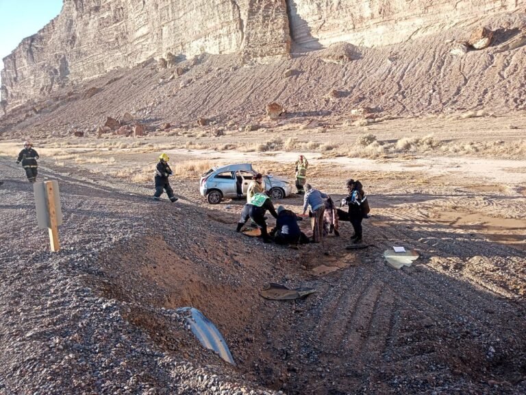 Vuelco en la Ruta 25: un muerto y tres heridos graves