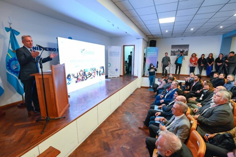 Arcioni : “Pusimos en relieve lo que la educación de la provincia necesitaba y necesita”