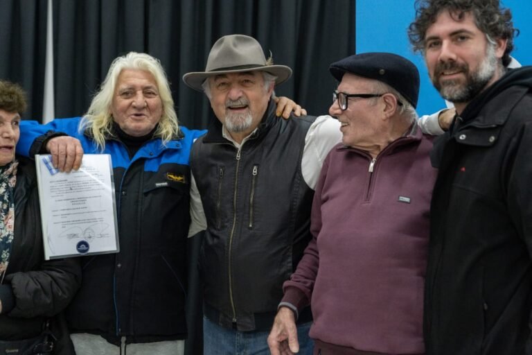 Entregaron resoluciones de nombres de calles que homenajean a pioneros del barrio de Km.8