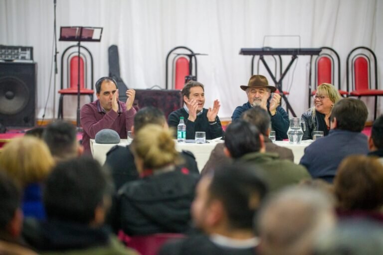 Othar Macharashvili y Juan Pablo Luque se reunieron con pastores y fieles de las iglesias evangélicas