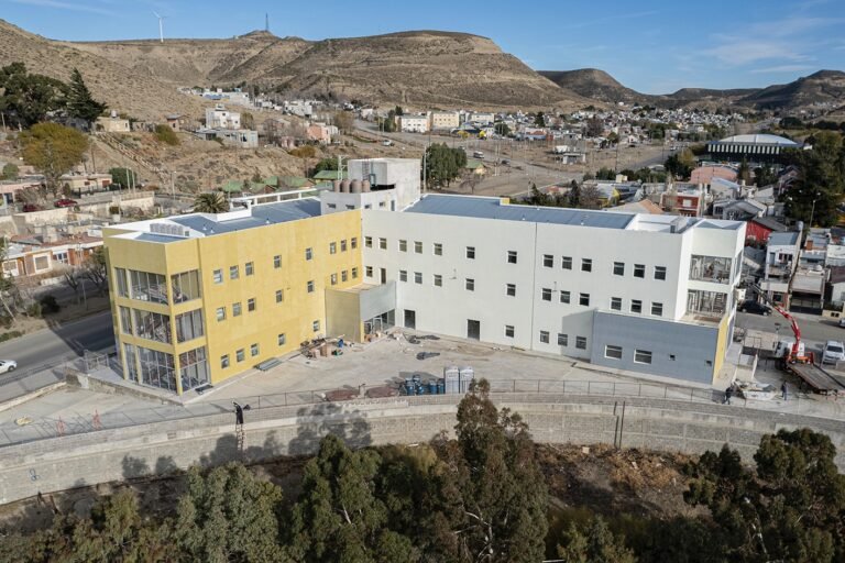 Inauguran el Hotel Deportivo, la obra más esperada por los dirigentes y deportistas comodorenses