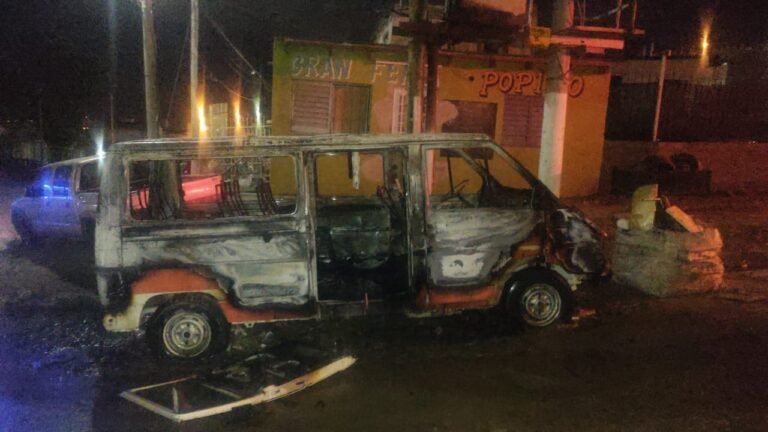 Se prendió fuego una trafic escolar