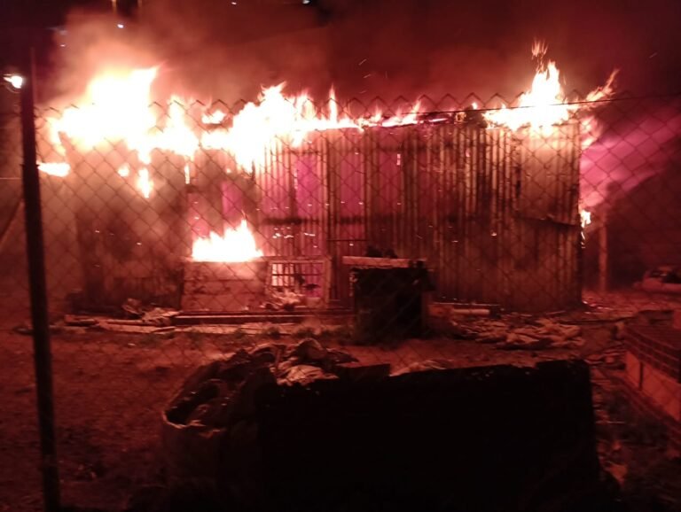 Está en terapia intensiva tras incendiarse su vivienda