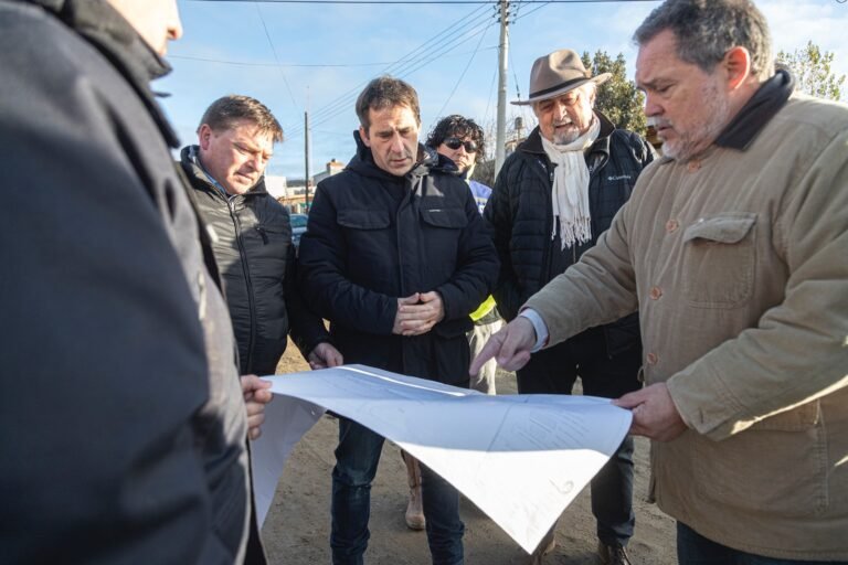 Juan Pablo Luque y Othar Macharashvili recorrieron obras en el barrio San Cayetano