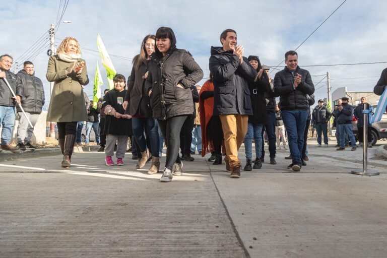Inauguraron obra de pavimento y cordón cuneta en barrio Castelli