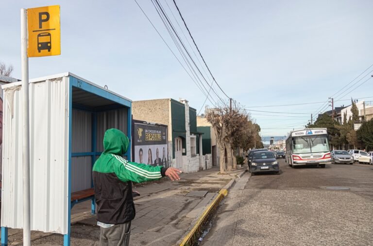 Instalan nuevas garitas en distintos barrios de Comodoro