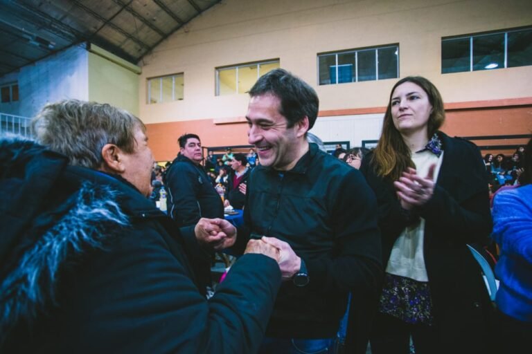 Luque recibió el apoyo de los vecinos de Dolavon y Rawson en dos encuentros multitudinarios