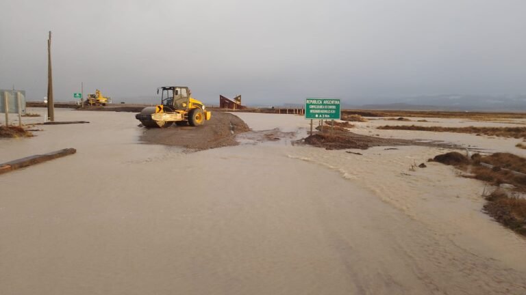 Se interrumpió el paso fronterizo Huemules por el desborde de un río