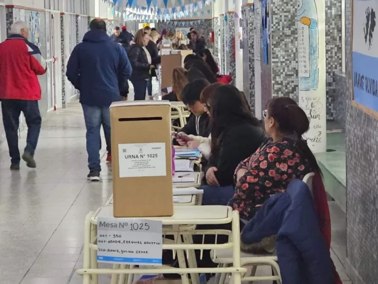 Cerraron los comicios y los primeros resultados se esperan para las 21