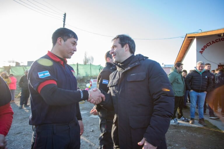 Luque en donación solidaria de bomberos: “Este tipo de actos son los que nos hermanan como provincia”