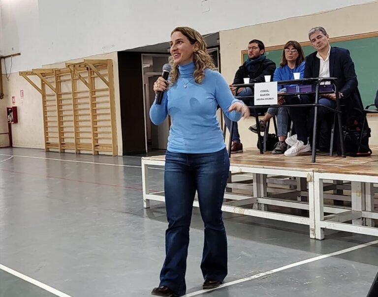 Mariel Peralta compartió sus propuestas con alumnos del secundario