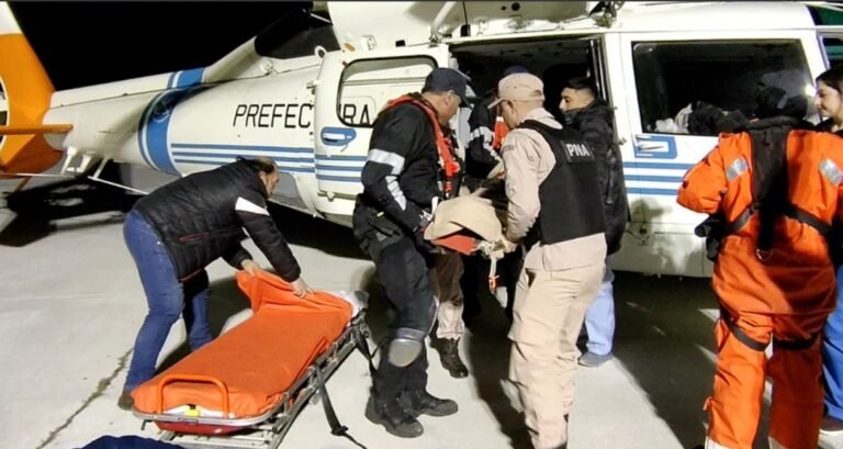 Aeroevacuación en alta mar: Prefectura evacuó al tripulante de un pesquero