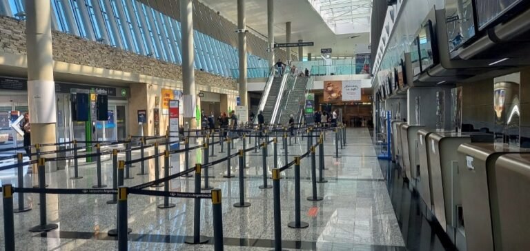 El aeropuerto cerró y los vuelos fueron cancelados