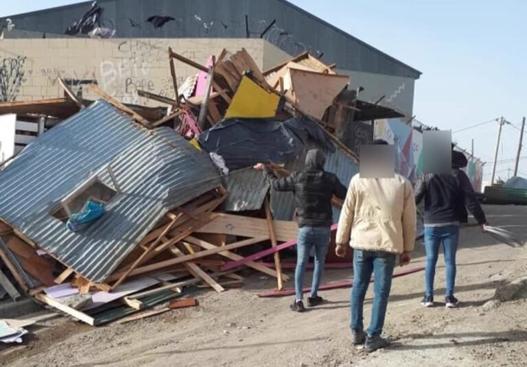 Una precaria vivienda fue destruida por el viento