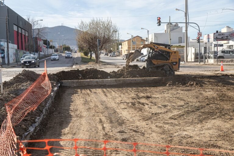 Comenzaron los trabajos de repavimentación en Roca y Lisandro de la Torre