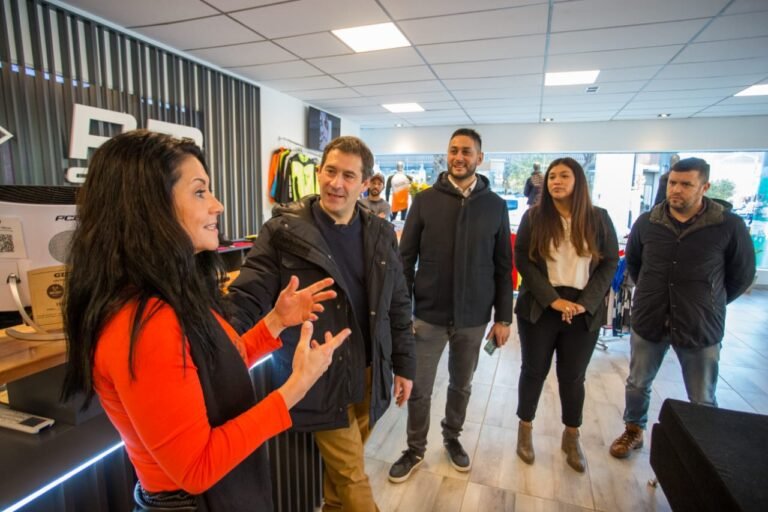 Luque visitó a comerciantes y les comentó su plan para mejorar el consumo, generar puestos de trabajo y mejorar la seguridad
