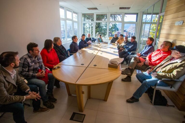 Juan Pablo Luque y Juan Peralta se reunieron con la Sociedad Rural de Esquel