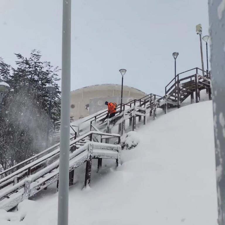 Por el fuerte temporal en Ushuaia cerraron el aeropuerto y suspendieron todos los vuelos