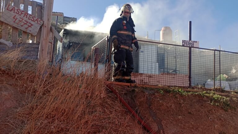 Tras un cortocircuito se incendió una vivienda y quedaron sin nada