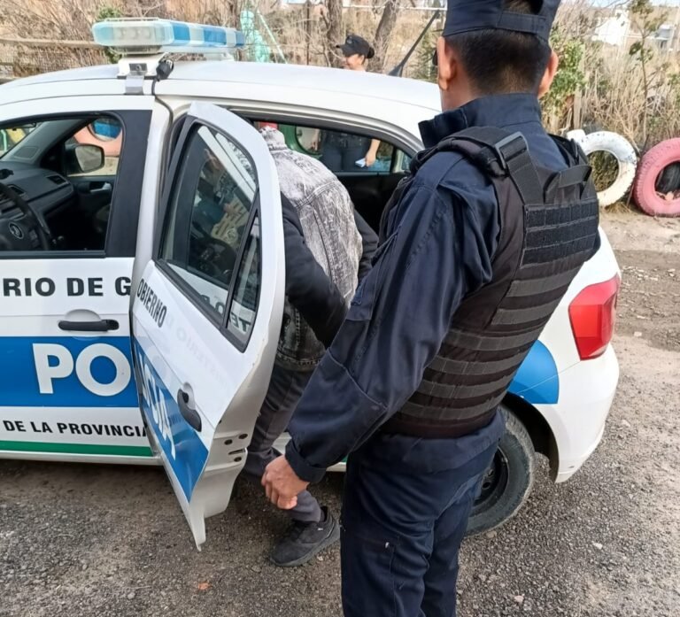 Intentaba sustraer cables junto a dos menores y una mujer