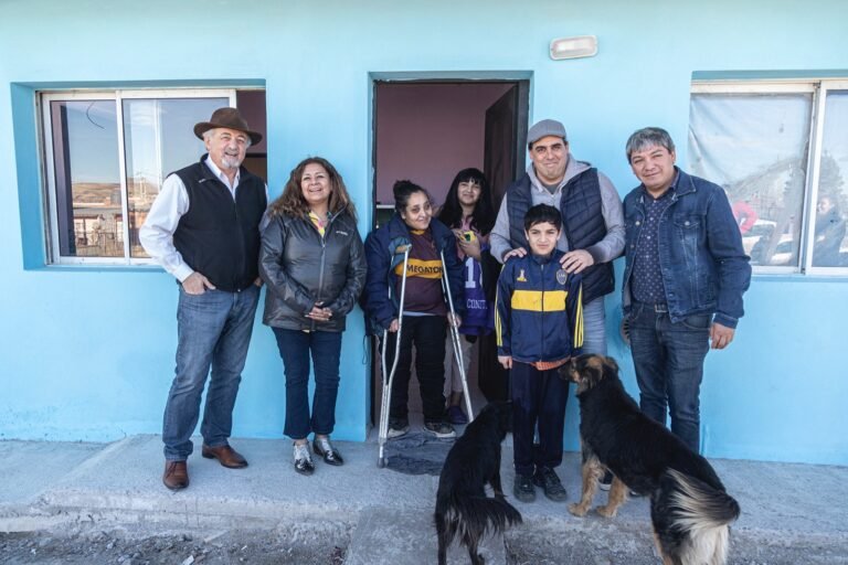 Entregaron una vivienda social a una familia del barrio René Favaloro