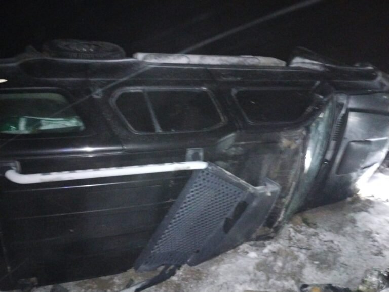 Conductor perdió el control del rodado y volcó en Ruta 3