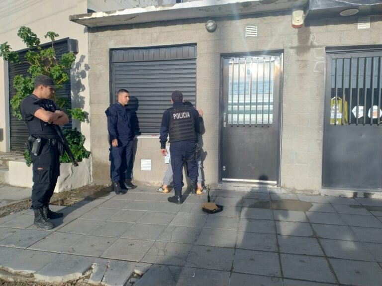Robaba con un inhibidor afuera de un supermercado y quedó detenido