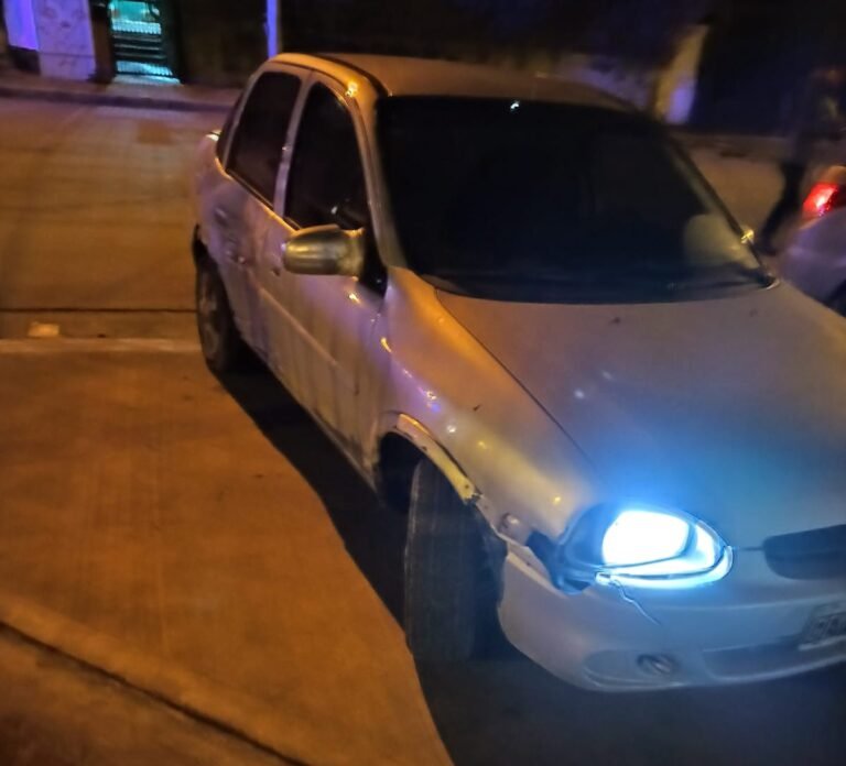 Motociclista lesionado tras ser impactado por un vehículo