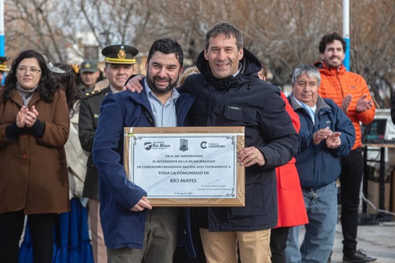 Luque participó del 88° aniversario de Río Mayo y recordó al intendente Avendaño